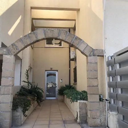 Lighthouse - 3br Seafront 50m To With Sea Views - Sleeps 6 Lejlighed *