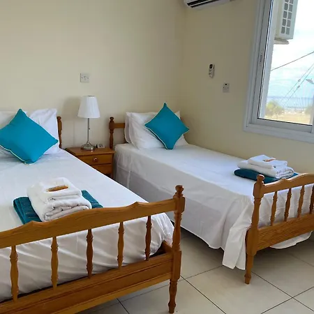 Apartment Lighthouse Beach - 3Br Seafront Apt 50M To Beach With Sea Views - Sleeps 6 *