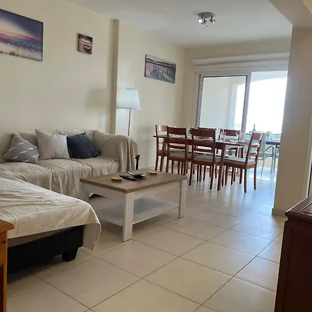 Beachfront - Spacious 3 Bed With Amazing Sea Views Apartment *