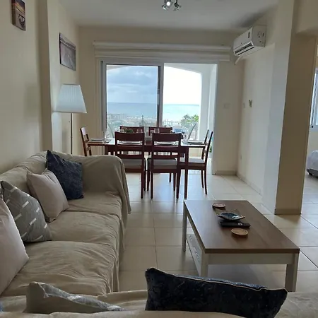Beachfront - Spacious 3 Bed With Amazing Sea Views *
