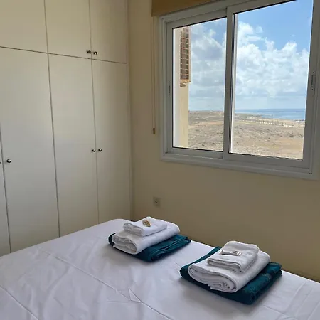 Beachfront - Spacious 3 Bed With Amazing Sea Views