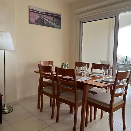 Apartment Beachfront - Spacious 3 Bed With Amazing Sea Views