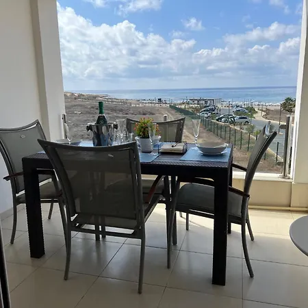 Beachfront - Spacious 3 Bed With Amazing Sea Views *