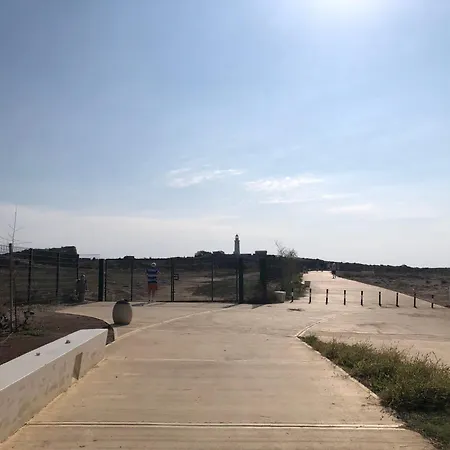 Lighthouse - 3br Seafront 50m To With Sea Views - Sleeps 6 Apartmán Paphos