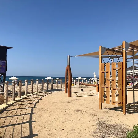 Stunning 3br Beachfront - Sea Views - 50m To Sea * Paphos
