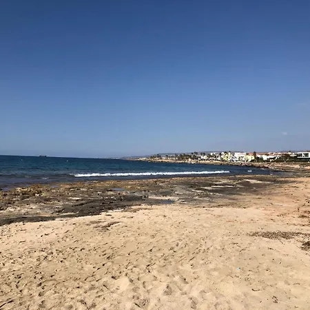 Apartment Beachfront - Spacious 3 Bed With Amazing Sea Views Paphos