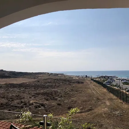 Apartment Beachfront - Spacious 3 Bed With Amazing Sea Views *