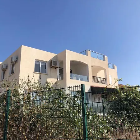 Beachfront - Spacious 3 Bed With Amazing Sea Views Apartment