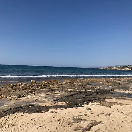 Apartment Beachfront - Spacious 3 Bed With Amazing Sea Views