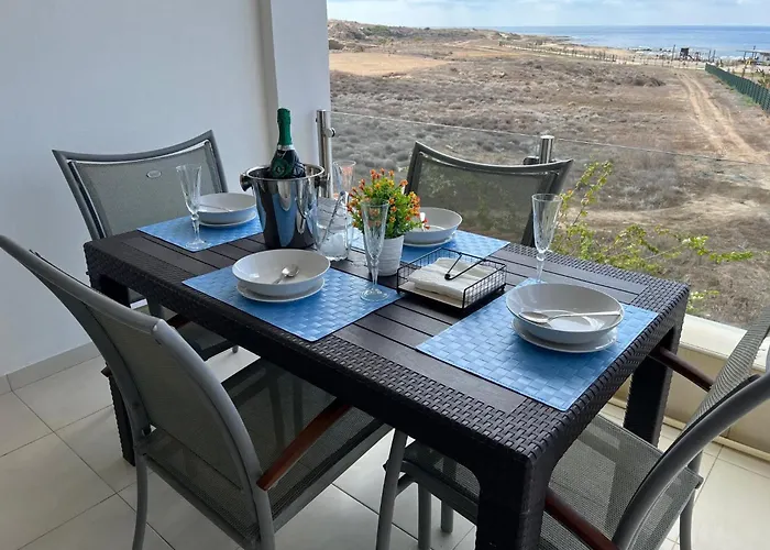 Lighthouse - 3br Seafront 50m To With Sea Views - Sleeps 6 Appartement