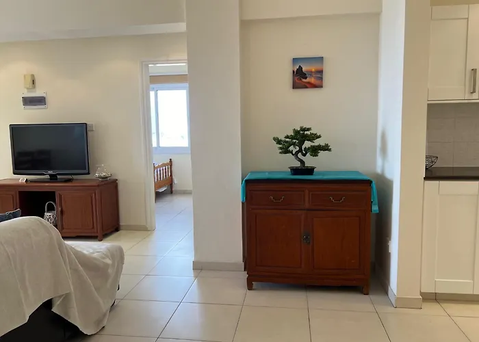 Lighthouse - 3br Seafront 50m To With Sea Views - Sleeps 6 * Paphos