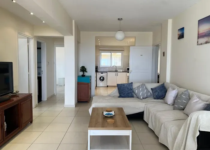 Appartement Lighthouse - 3br Seafront 50m To With Sea Views - Sleeps 6 Paphos