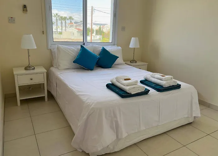 Lighthouse - 3br Seafront 50m To With Sea Views - Sleeps 6 Paphos