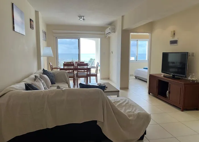 Appartement Lighthouse - 3br Seafront 50m To With Sea Views - Sleeps 6 Paphos