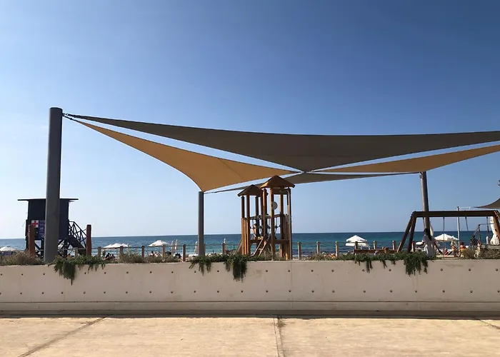 Lighthouse - 3br Seafront 50m To With Sea Views - Sleeps 6 Appartement *