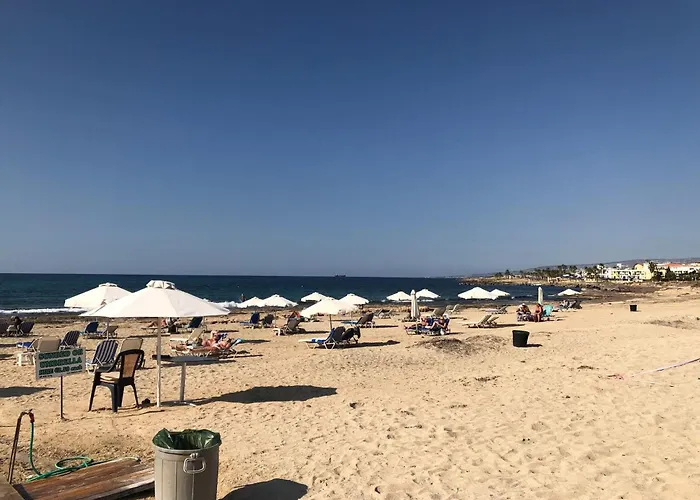 Lighthouse - 3br Seafront 50m To With Sea Views - Sleeps 6 *