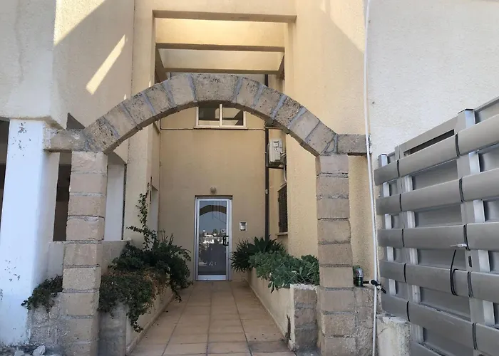 Lighthouse - 3br Seafront 50m To With Sea Views - Sleeps 6 Appartement *