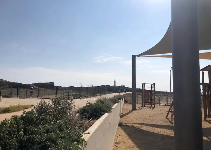 Lighthouse - 3br Seafront 50m To With Sea Views - Sleeps 6 Lägenhet Paphos