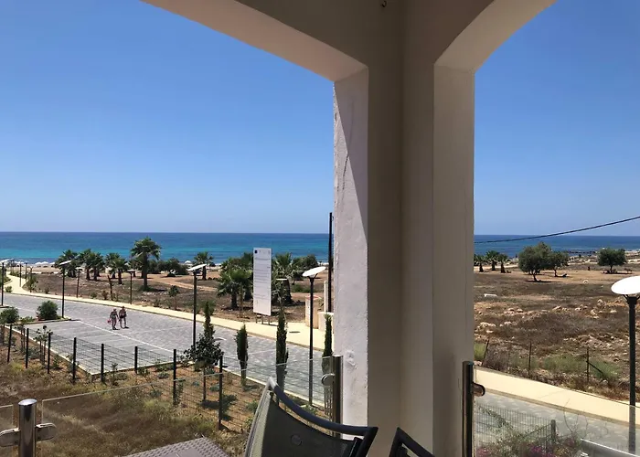 Lighthouse - 3br Seafront 50m To With Sea Views - Sleeps 6 Lägenhet *