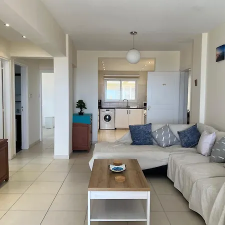 公寓 Lighthouse - 3br Seafront 50m To With Sea Views - Sleeps 6 Paphos