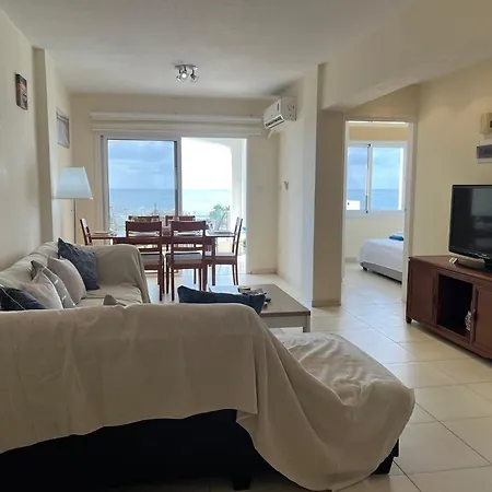 公寓 Lighthouse - 3br Seafront 50m To With Sea Views - Sleeps 6 Paphos